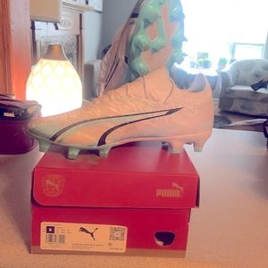 Ladies Puma Ultra Match Rush Soccer Cleats Only Worn One Day